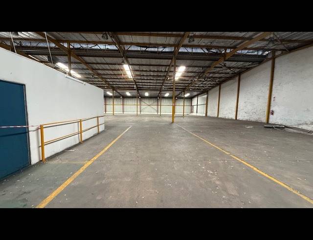 1,943M² WAREHOUSE TO LET IN SPRINGFIELD PARK